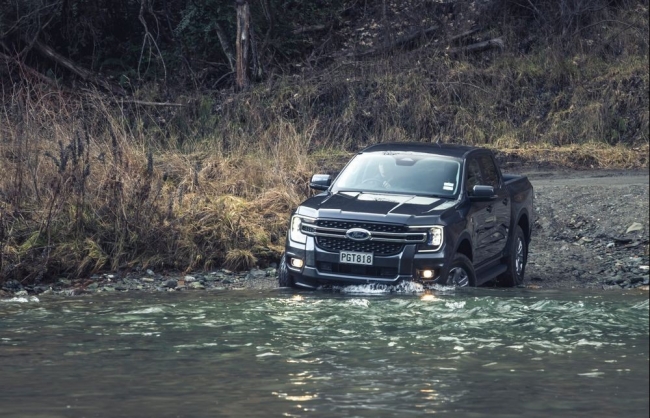 Ford hướng dẫn cách thức để lái xe qua vùng ngập nước an toàn