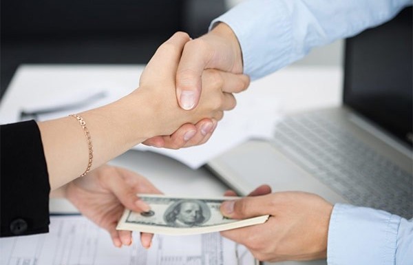 Đưa giải pháp vốn cho doanh nghiệp nhà nước, giá vàng miếng quay đầu giảm