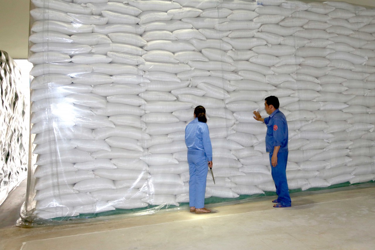 Xuất cấp gần 216 tấn gạo dự trữ hỗ trợ người dân huyện Mường Lát bảo vệ rừng