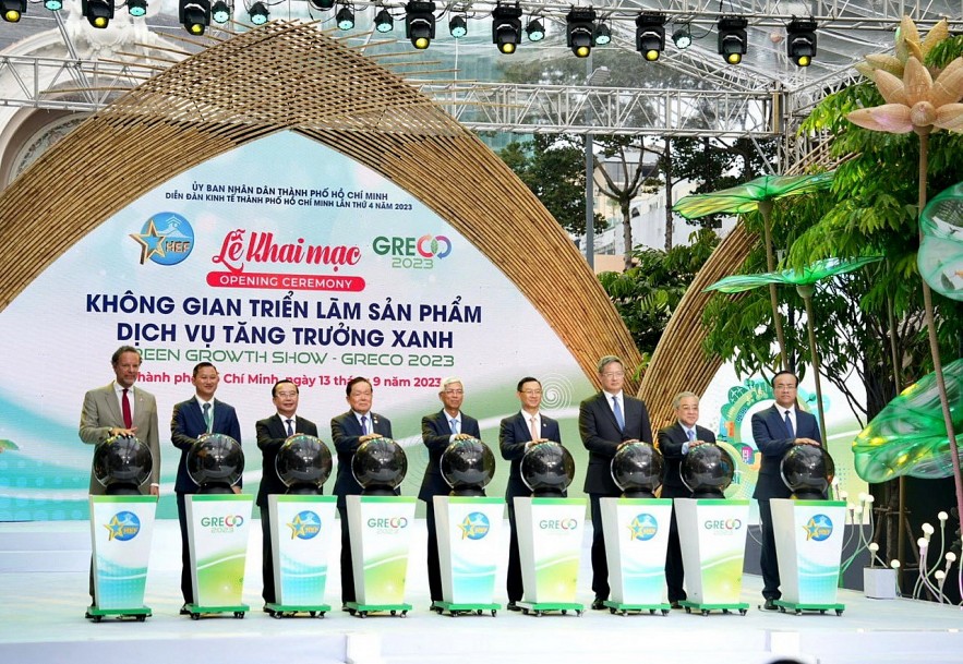 PV GAS với triển lãm 