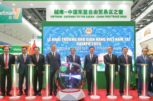 Thủ tướng: Mong muốn Việt Nam trở thành điểm trung chuyển hàng hóa giữa ASEAN và Trung Quốc