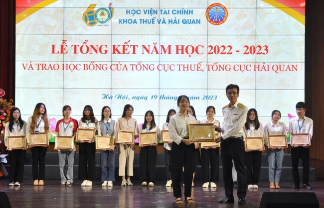Tổng cục Thuế, Tổng cục Hải quan trao học bổng cho sinh viên xuất sắc