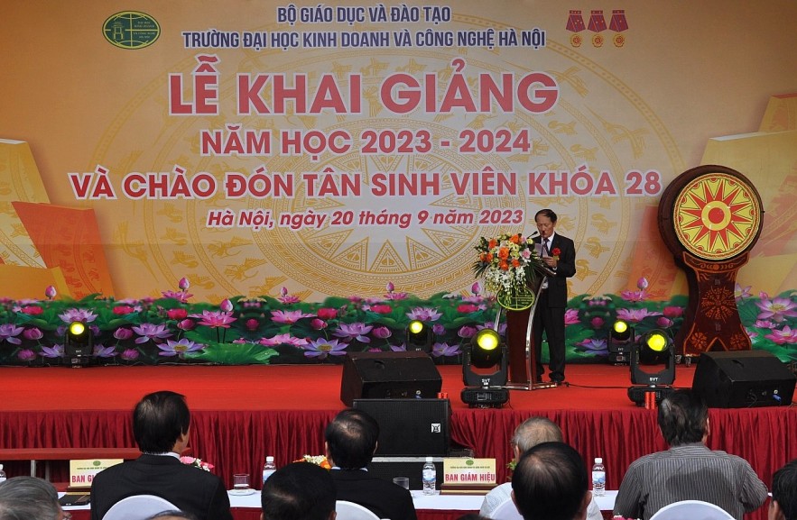 Trường Đại học Kinh doanh và công nghệ Hà Nội khai giảng năm học mới