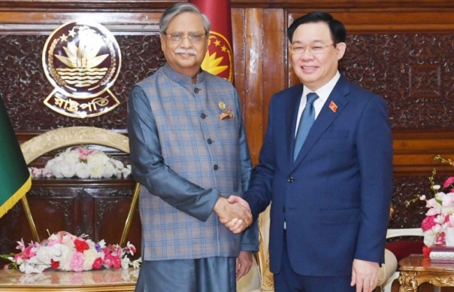 Chủ tịch Quốc hội Vương Đình Huệ hội kiến Tổng thống Bangladesh