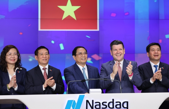 Thủ tướng rung chuông tại Sàn chứng khoán NASDAQ, kêu gọi các nhà đầu tư Hoa Kỳ đến Việt Nam