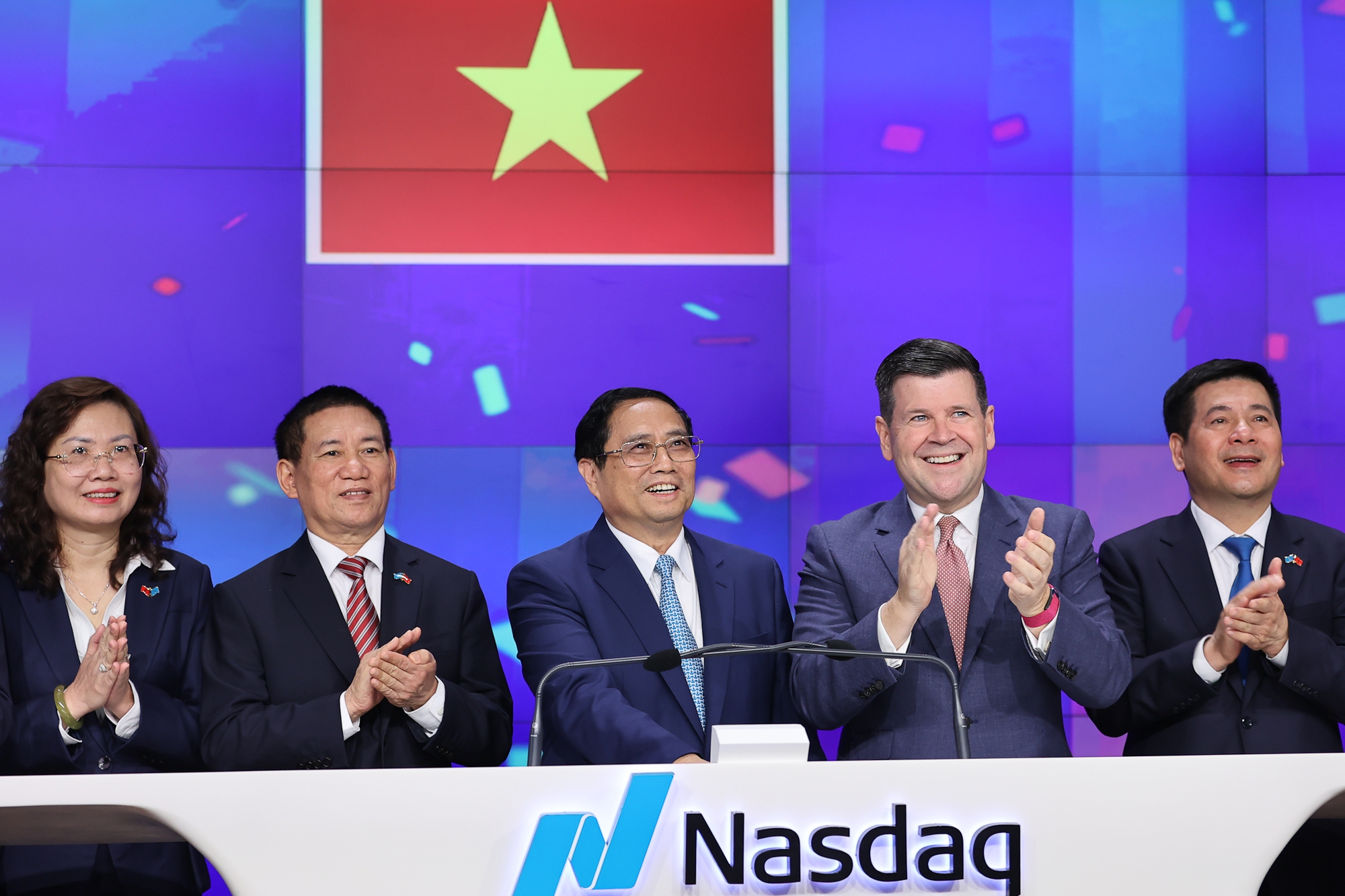 Thủ tướng rung chuông tại Sàn chứng khoán NASDAQ, kêu gọi các nhà đầu tư Hoa Kỳ đến Việt Nam