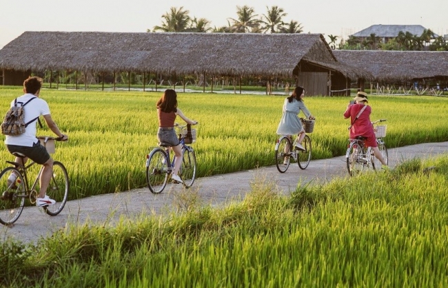 Du khách Việt Nam thể hiện nhiều sự quan tâm và hành động vì nền du lịch bền vững