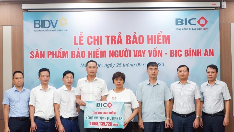 BIC chi trả hơn 1 tỷ đồng quyền lợi bảo hiểm cho khách hàng vay vốn tại Nam Định