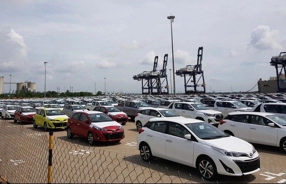 Ô tô nguyên chiếc nhập khẩu vào Việt Nam sụt giảm mạnh