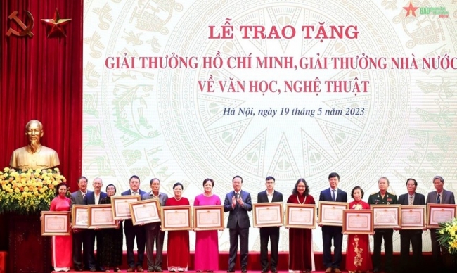 Kinh phí chi tiền thưởng giải thưởng Hồ Chí Minh, giải thưởng Nhà nước về văn học nghệ thuật được bố trí trong dự toán của các bộ, ban, ngành