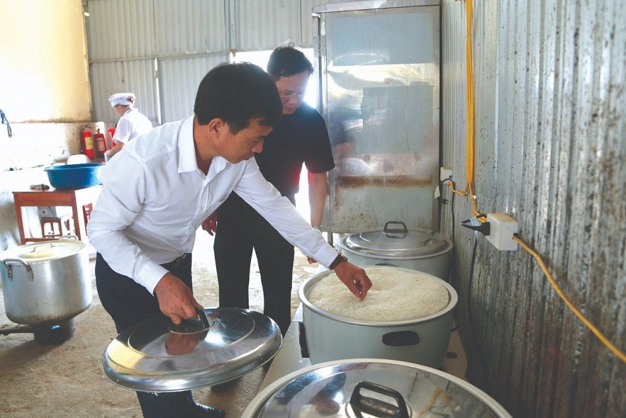 Triển khai đưa gạo dự trữ hỗ trợ hơn 533.000 học sinh khó khăn