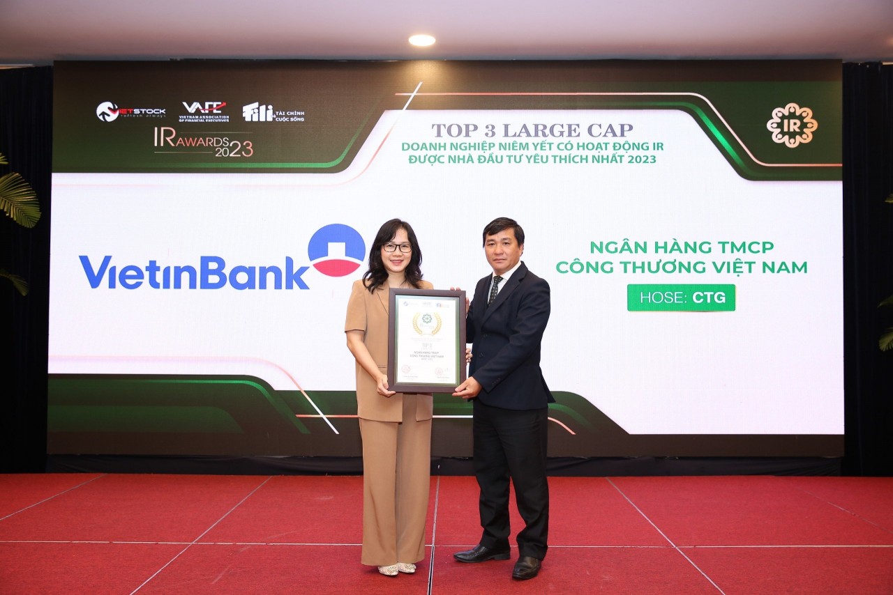 VietinBank giành giải thưởng Top 3 Doanh nghiệp niêm yết có hoạt động quan hệ nhà đầu tư yêu thích nhất 2023