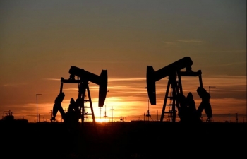 Ngày 30/9: Giá dầu phiên cuối tuần đi xuống, giá gas tiếp tục tăng mạnh