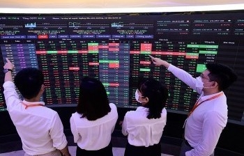 Thị trường chứng khoán: Ổn định dần về cuối tuần, thanh khoản co hẹp
