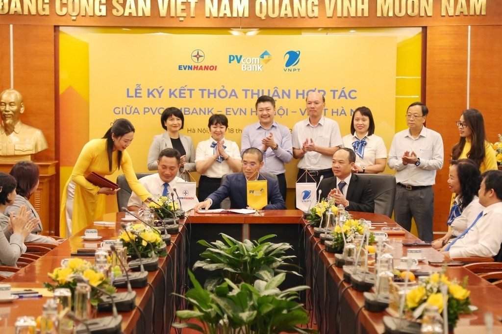PVcomBank, EVNHANOI và VNPT Hà Nội hợp tác nâng cao chất lượng chuyển đổi số