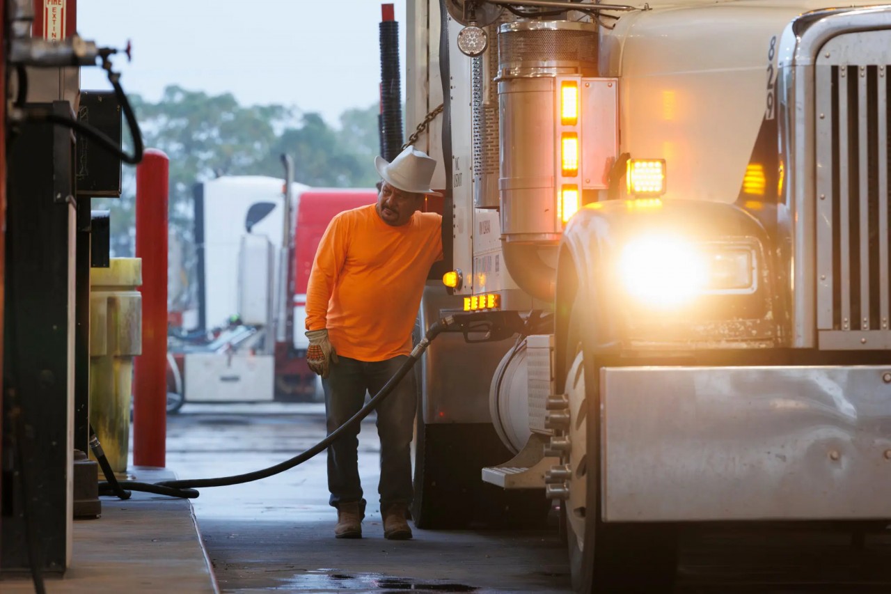 IEA nhất trí xả 400 triệu thùng dầu dự trữ để giảm giá dầu thô