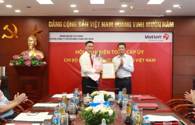 Công bố quyết định kiện toàn cấp ủy Chi bộ Công ty Xổ số điện toán Việt Nam