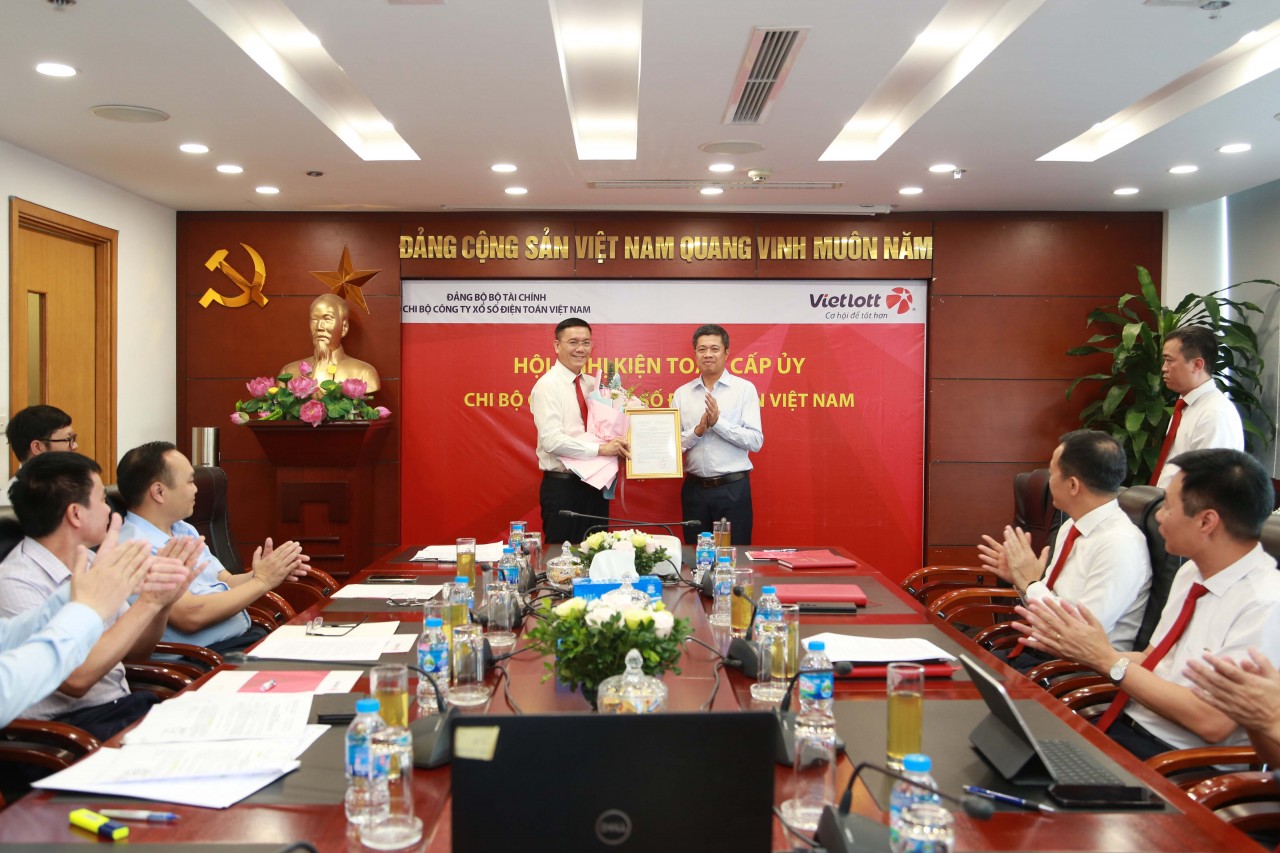 Công bố Quyết định kiện toàn cấp ủy Chi bộ Công ty Xổ số Điện toán Việt Nam
