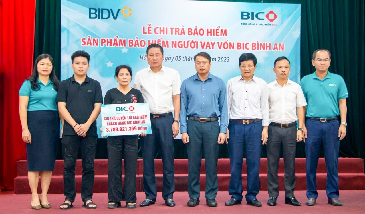 BIC chi trả gần 3,8 tỷ đồng quyền lợi bảo hiểm cho khách hàng vay vốn tại BIDV Hà Tĩnh