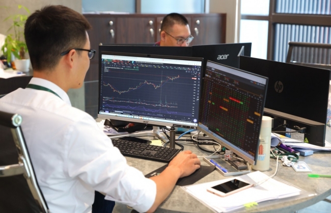 Chứng khoán hôm nay (9/10): Lực cầu cuối phiên giúp VN-Index tăng khá trong phiên đầu tuần