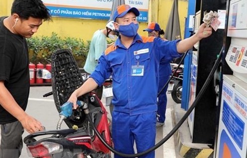 Petrol prices forecast to fall 9% on Oct.11