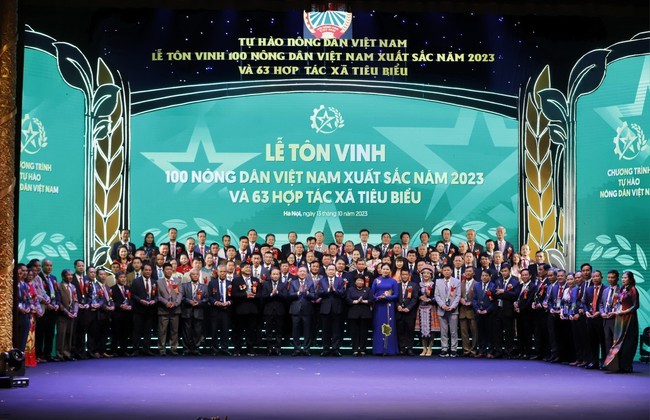 Tôn vinh 100 Nông dân Việt Nam xuất sắc năm 2023 và biểu dương 63 hợp tác xã tiêu biểu