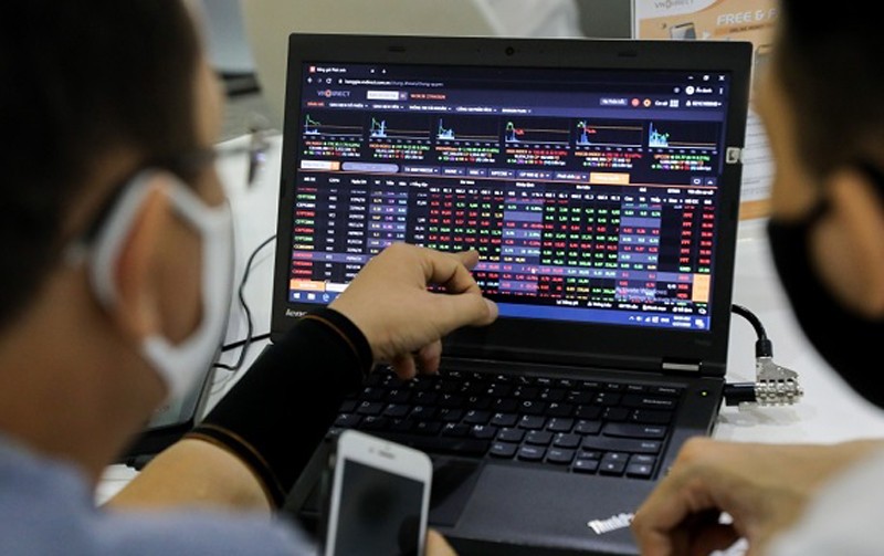Chứng khoán hôm nay (18/10): Bắt đáy mạnh khi VN-Index “gãy đáy” ngắn hạn