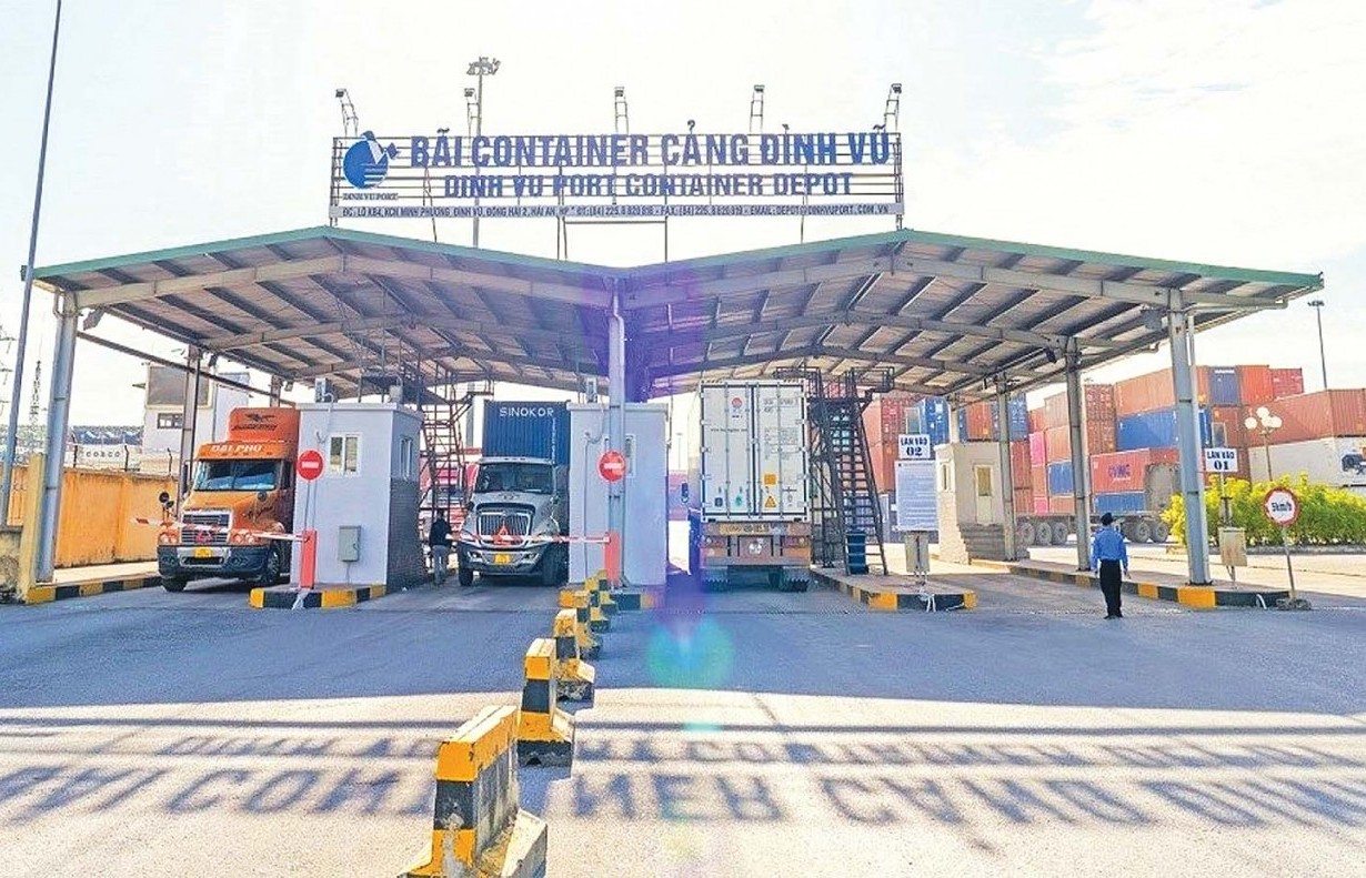 Cảng Đình Vũ: Hơn 1.100 tỷ đồng “nằm ngủ" ở ngân hàng