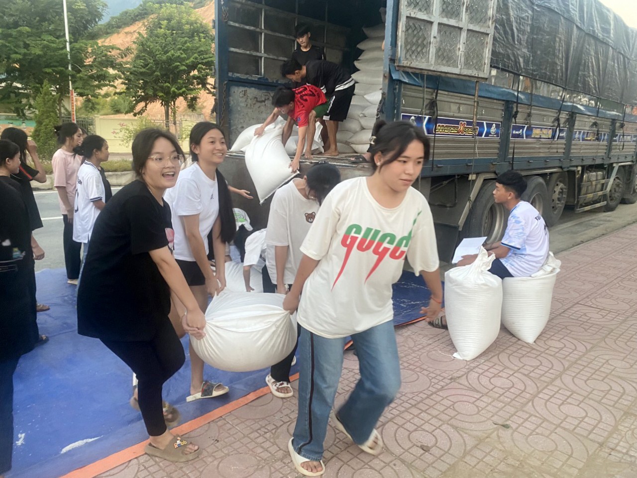 Cục DTNN khu vực Hà Nam Ninh khẩn trương xuất cấp hơn 1.322 tấn gạo dự trữ hỗ trợ học sinh ở Lai Châu