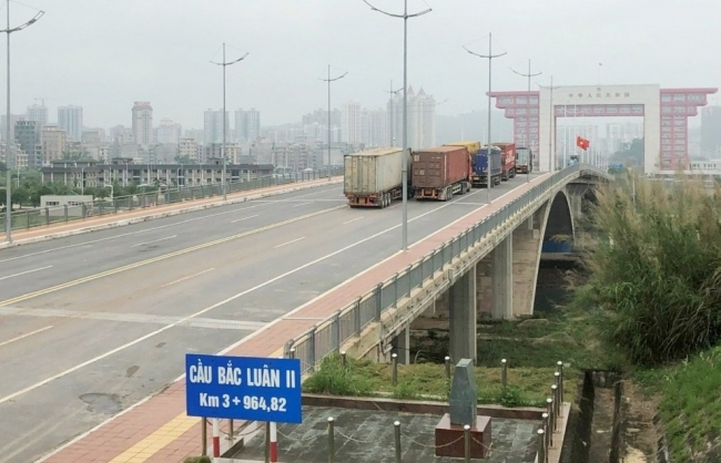 Quảng Ninh: Thí điểm xe du lịch tự lái qua cửa khẩu Móng Cái
