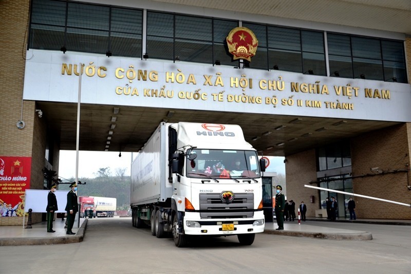 Lao Cai pilots two-way freight transportation for cleared vehicles