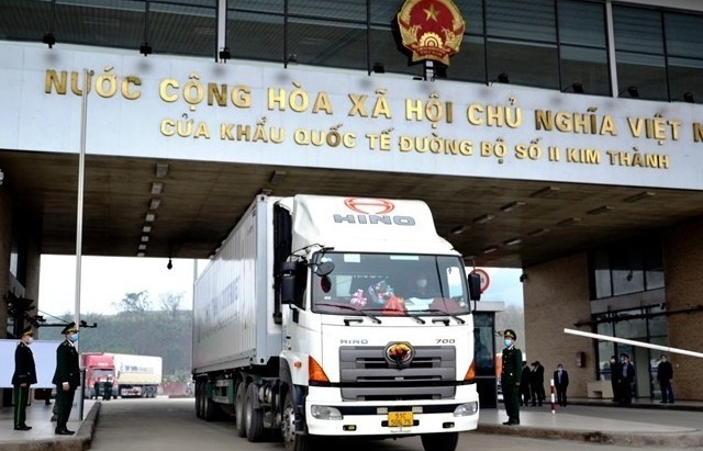 lao cai pilots two way freight transportation for cleared vehicles