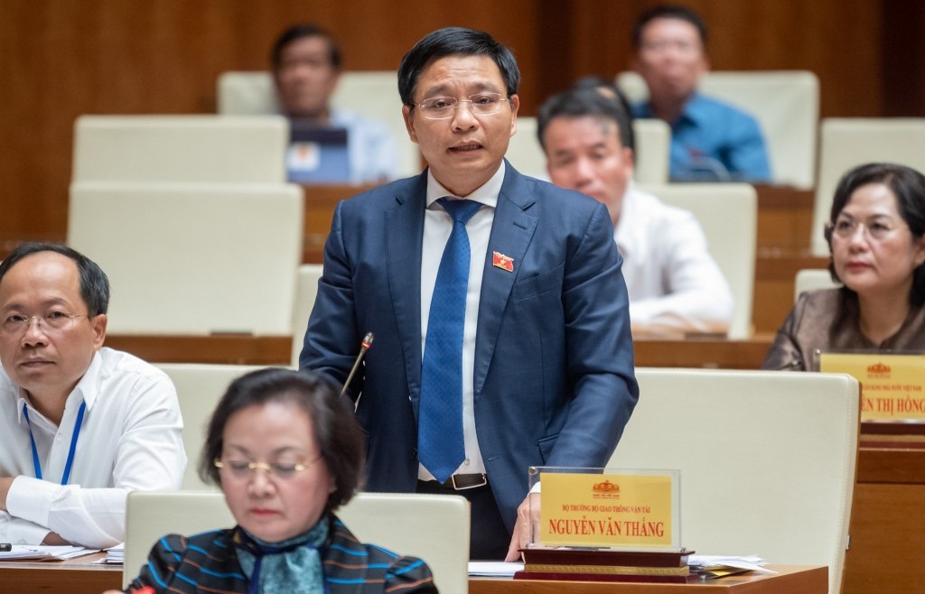 Bộ trưởng Nguyễn Văn Thắng: Nguồn lực có hạn, đầu tư hoàn chỉnh đường cao tốc khó khả thi