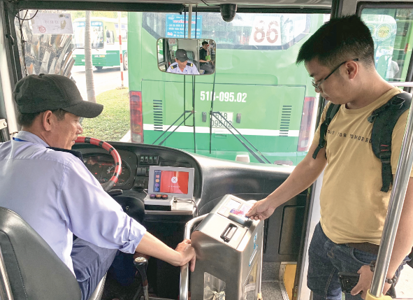 Từ ngày 15/11: Hà Nội triển khai thẻ vé xe buýt điện tử liên thông