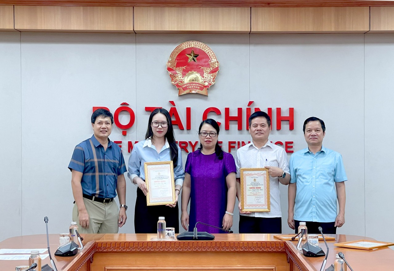 Công đoàn Bộ Tài chính đạt giải Ba cuộc thi “Công đoàn Việt Nam và Công đoàn Viên chức Việt Nam qua các kỳ đại hội”