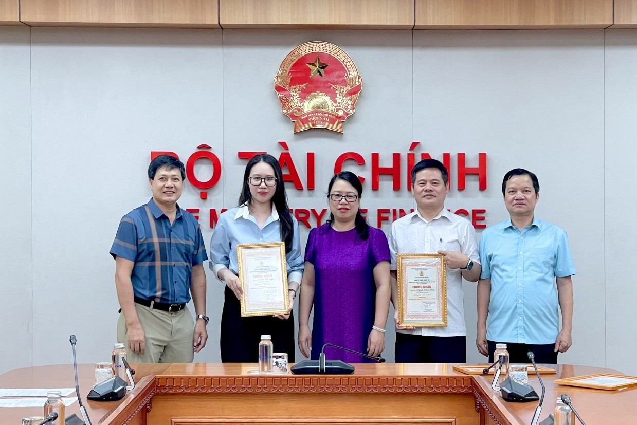 Công đoàn Bộ Tài chính đạt giải Ba cuộc thi “Công đoàn Việt Nam và Công đoàn Viên chức Việt Nam qua các kỳ đại hội”