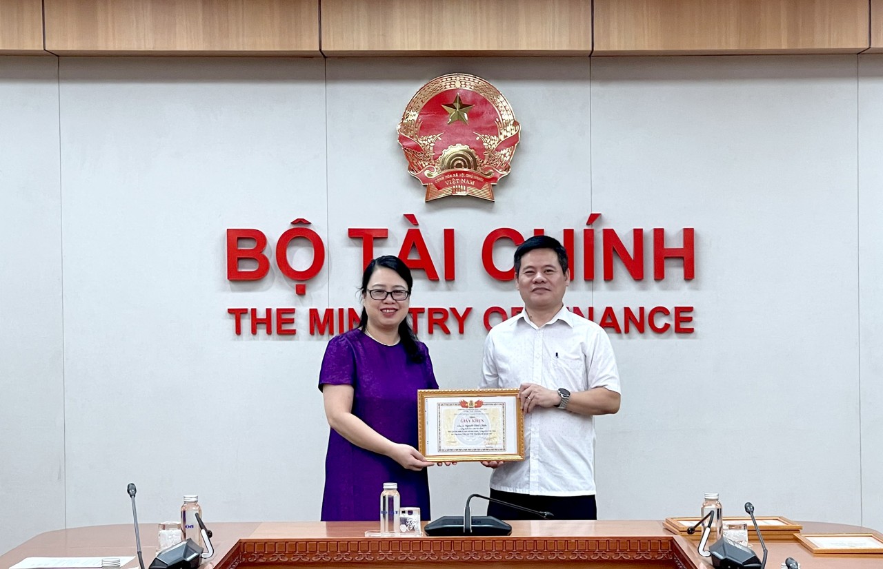 Công đoàn Bộ Tài chính đạt giải Ba cuộc thi “Công đoàn Việt Nam và Công đoàn Viên chức Việt Nam qua các kỳ đại hội”
