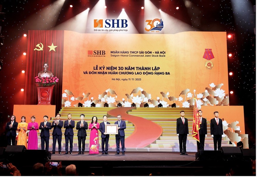 SHB nhận huân chương lao động hạng ba nhân kỷ niệm 30 năm thành lập