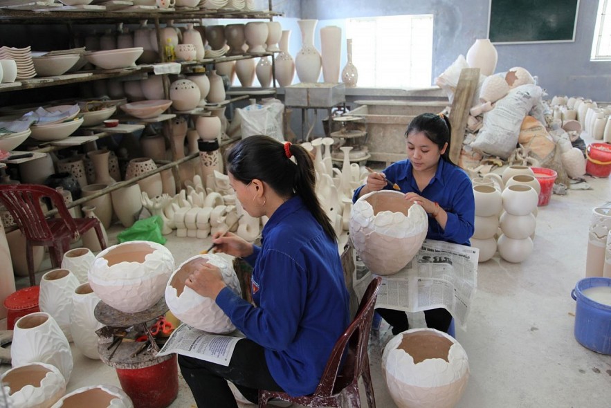 Đảm bảo người lao động dân tộc thiểu số được hưởng các chế độ bảo hiểm xã hội