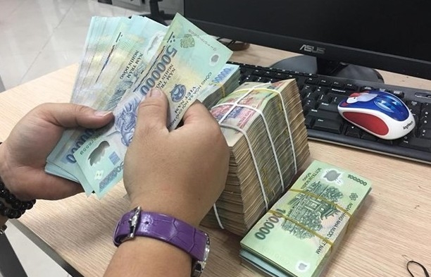 Nợ xấu tăng cao, tín dụng tiêu dùng co cụm và nguy cơ tín dụng đen