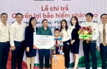 Vietcombank An Giang chi trả quyền lợi bảo hiểm trên 750 triệu đồng cho khách hàng