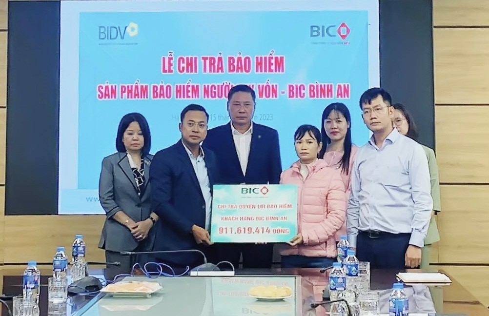 BIC chi trả hơn 900 triệu đồng quyền lợi bảo hiểm cho khách hàng của BIDV Thái Hà