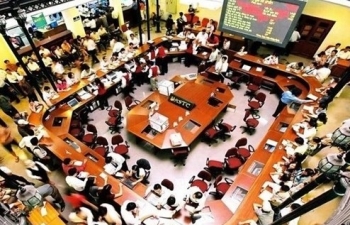 Ministries, SBV requested to boost corporate bond, real estate markets: PM