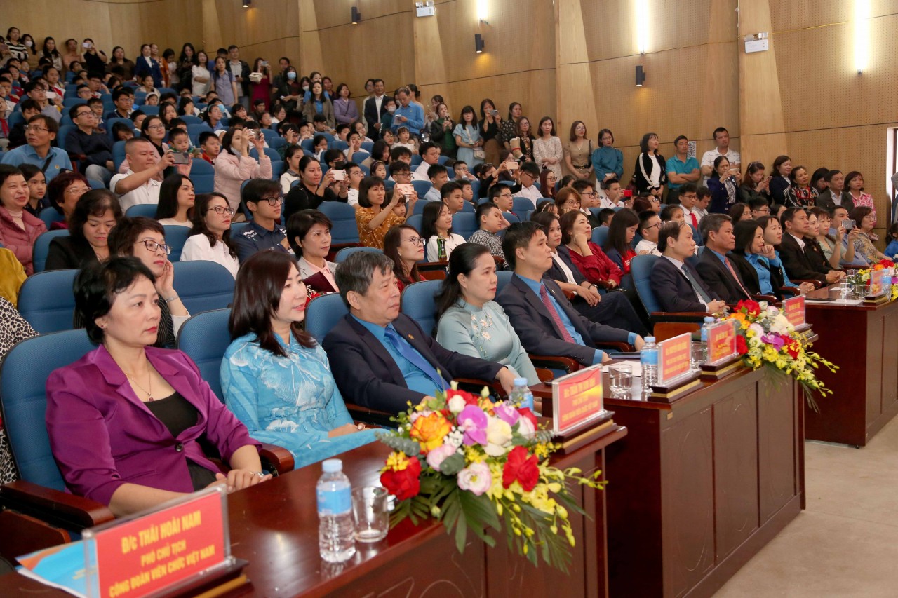 Công đoàn Viên chức Việt Nam tuyên dương học sinh đạt giải quốc gia, quốc tế năm học 2022 - 2023 Công đoàn Viên chức Việt Nam tuyên dương học sinh đạt giải quốc gia, quốc tế năm học 2022 - 2023