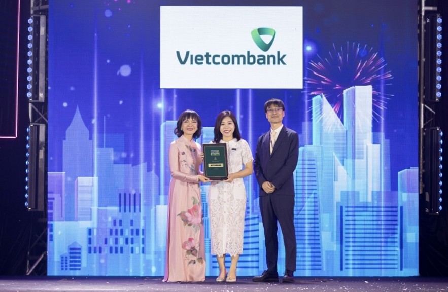 Vietcombank has been named the bank with the best working environment in Vietnam for 8 consecutive years
