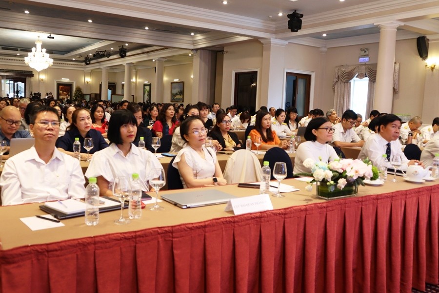 Một buổi tập huấn, cung cấp thông tin về HĐĐT khởi tạo từ máy tính tiền thu hút sự quan tâm của hàng trăm người nộp thuế tại TP. Hồ Chí Minh. Ảnh Đỗ Doãn