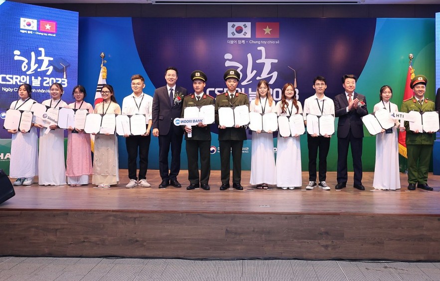 Doanh nghiệp Hàn Quốc trao học bổng cho sinh viên xuất sắc có hoàn cảnh khó khăn