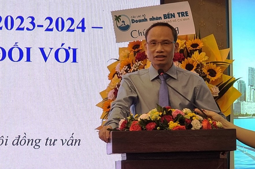 TS Cấn Văn Lực dự báo lạc quan về kinh tế Việt Nam năm 2024 tại hội thảo. Ảnh Đỗ Doãn