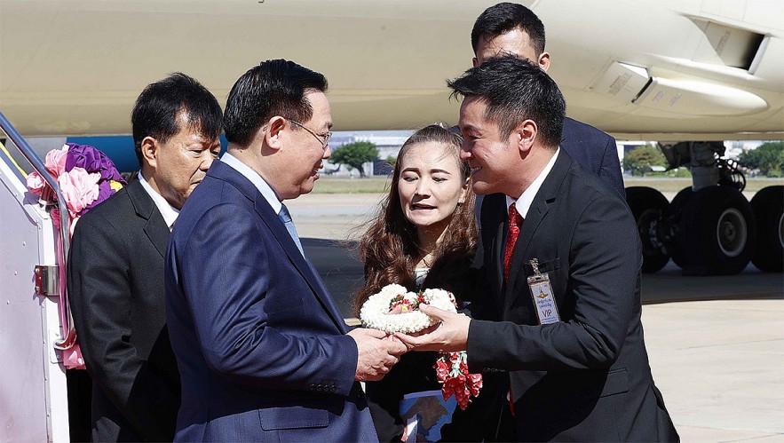 Chủ tịch Quốc hội Vương Đình Huệ đến Bangkok, bắt đầu thăm chính thức Thái Lan