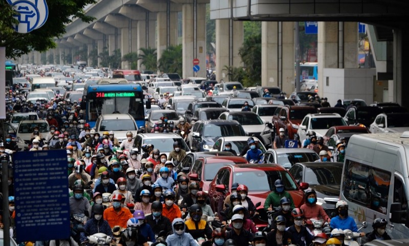 Hà Nội lý giải tình trạng quá tải về hạ tầng, ùn tắc giao thông